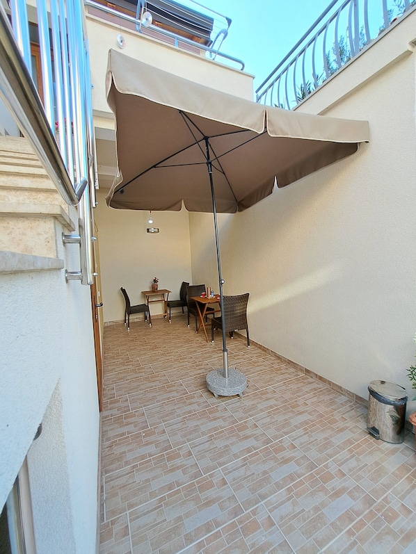 Studio | Outdoor dining