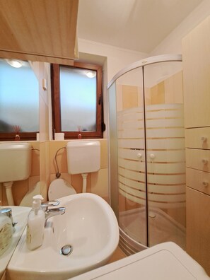 Studio | Bathroom