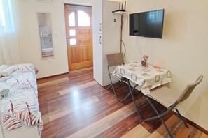 Free WiFi, bed sheets - Studio Nina Apartment (Novigrad)