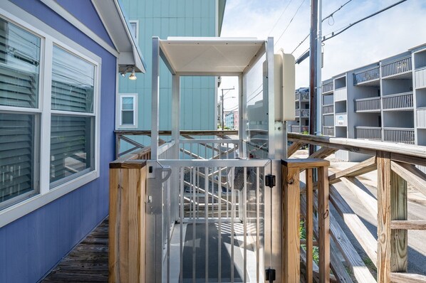 المنطقة المحيطة بالمنشأة