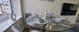 인비팅 6-베드 하우스 인 뉴니턴