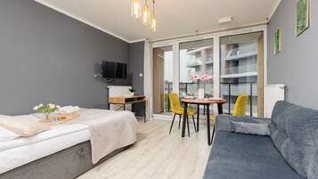 Studio, Balcony | Living room