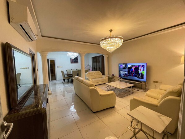 Smart TV, videogames, aparelho de som