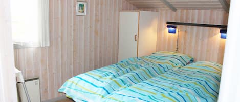 3 makuuhuonetta, vauvan matkasänky