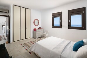 6 chambres, coffre-fort, fer et planche à repasser, lit de bébé portatif