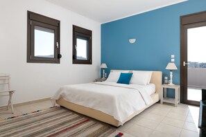 6 bedrooms, in-room safe, iron/ironing board, travel crib