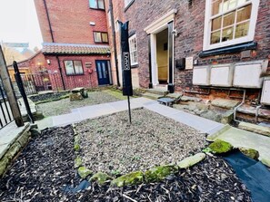 Property grounds - Swordfish Cottage **Next to the Harbour** (Whitby)