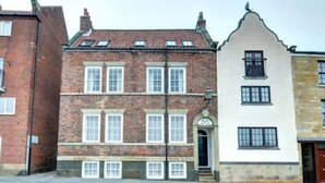 Exterior - Swordfish Cottage **Next to the Harbour** (Whitby)