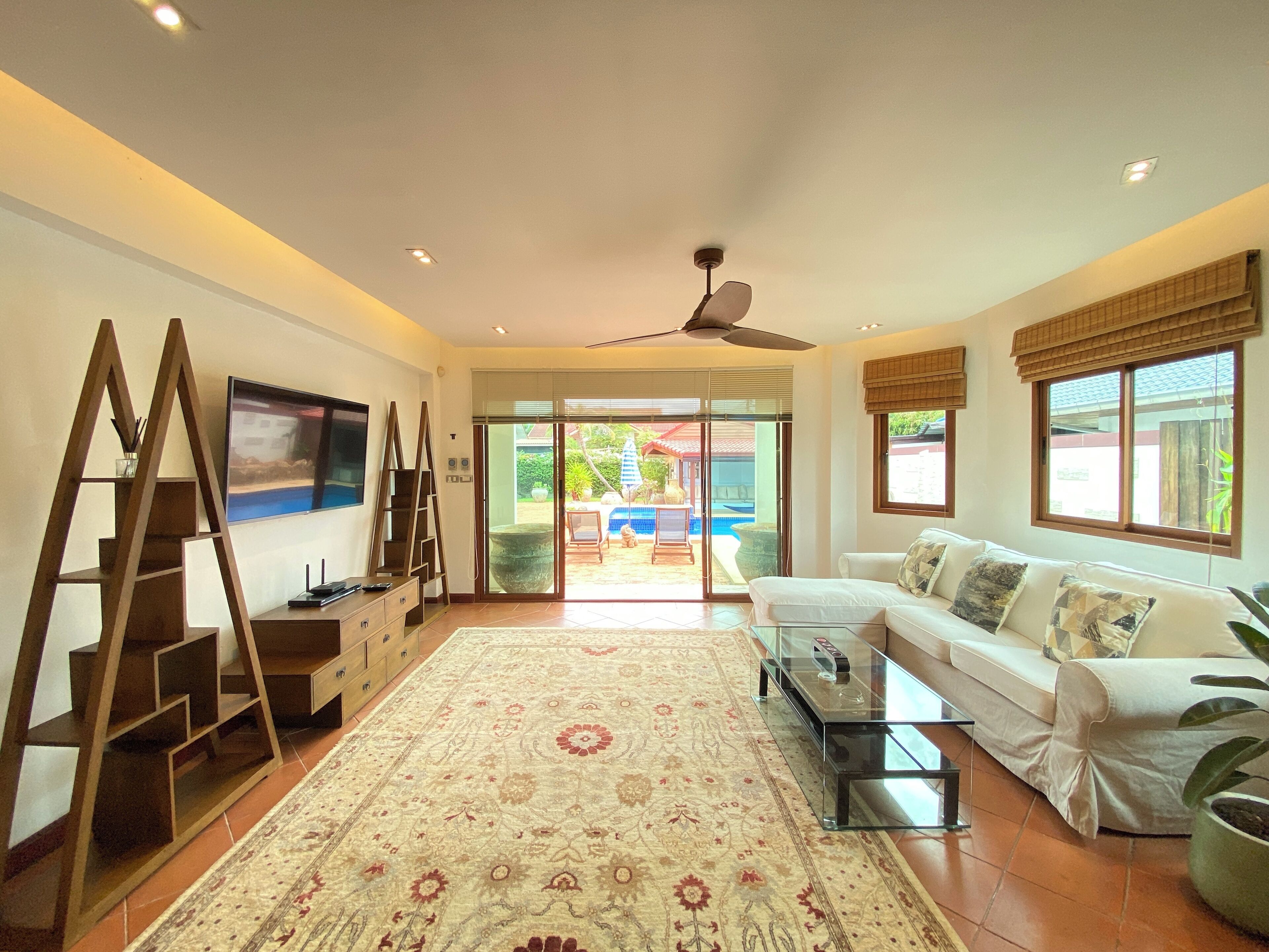 Deluxe Villa | Living area
