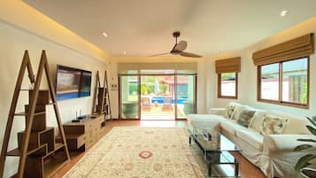 Deluxe Villa | Living area
