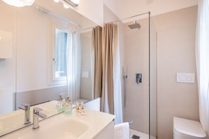 Regadera y bidet