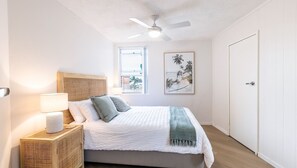 2 bedrooms, iron/ironing board, free WiFi - Thurlow Lodge, 7,6 Thurlow Avenue - Beautifully styled unit with WiFi, views and a pool (Nelson Bay)