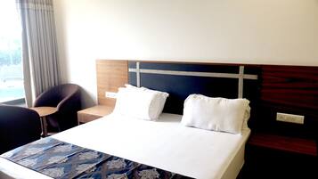 Suite Room | Blackout drapes, soundproofing, free WiFi