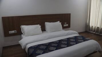 Executive Room | Blackout drapes, soundproofing, free WiFi