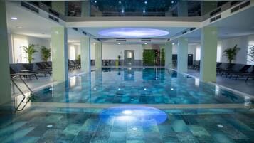 Indoor pool, sun loungers