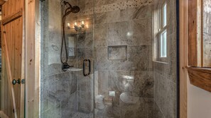 Cabaña, 4 habitaciones | Baño | Toallas 