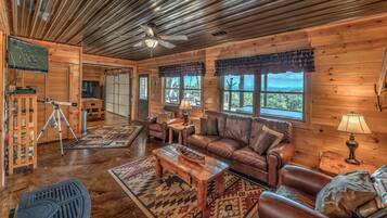 Cabin, 4 Bedrooms | Living room