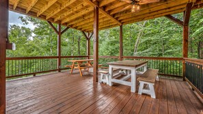 Outdoor dining - Lake Vista Lodge by Escape to Blue Ridge (Blue Ridge)
