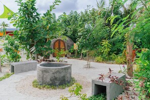 Couples treatment rooms, sauna, hot tub, steam room, hot springs