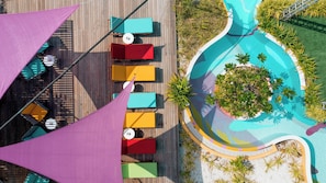 2 piscinas al aire libre, camas de piscina gratis, sombrillas