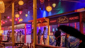 2 restaurants; ze serveren er ontbijt, lunch, diner en brunch 