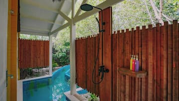 Veyoge Gallery Pool Villa | Hypo-allergenic bedding, down comforters, free minibar, in-room safe