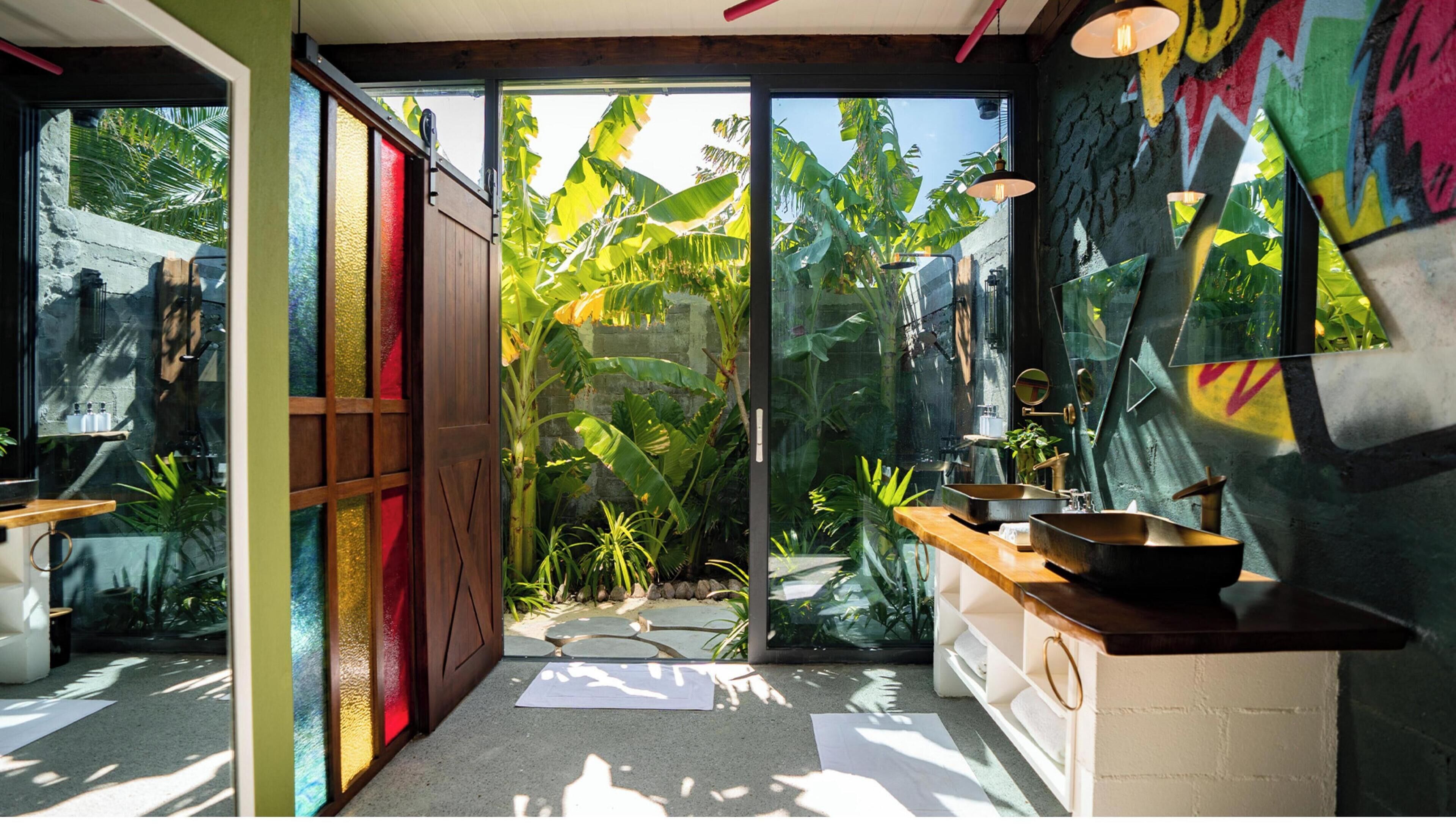 Haruge Beach Villa with Private Pool | Badezimmer