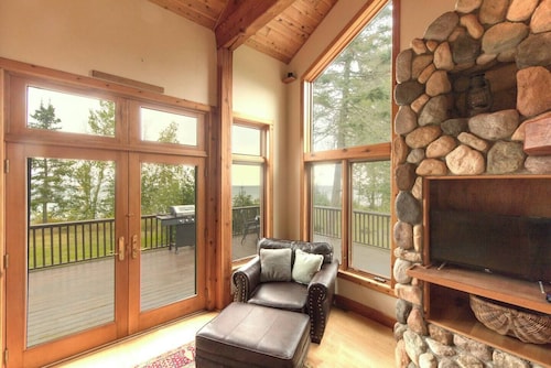 Incredible Custom Log Home w/ Lake Views for Days