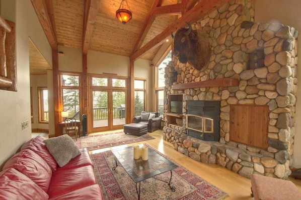 Smart TV, fireplace, offices