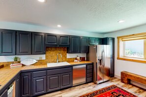 冰箱、微波炉、烤箱、炉灶