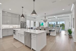 Fridge, microwave, oven, stovetop - Luxury Pool Home-Private Beach Access-Gated Comm (Destin)