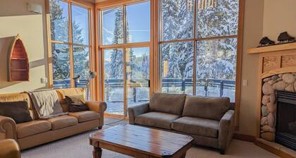 Beautiful Vacation Home | Ski-in/Ski-Out | Private Hot Tub | Fireplace