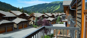 Magnificent Multi Level Townhouse | Ski-in & Ski-out | Private Hot Tub