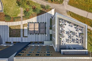 2 bars/lounges, bar met dakterras