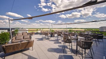 2 bares/lounges, bar na cobertura
