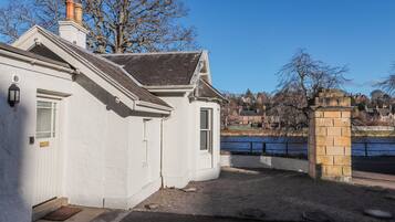 Cottage | Exterior detail
