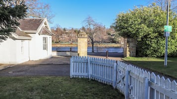 Cottage | Property grounds