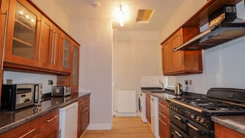 Dishwasher, cookware/dishes/utensils