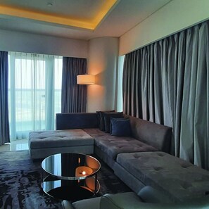 Living area - Quill Residence Three Bedroom Apartment with 5 Star Amenities (Dubai)