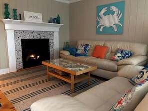 Smart TV, fireplace - Located close to wedding venues, university, shops and eateries and Newport.   (Bristol)