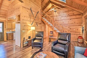 Interior - Pinetop-Lakeside Cabin w/ Deck: Hike, Ski & Golf (Pinetop-Lakeside)