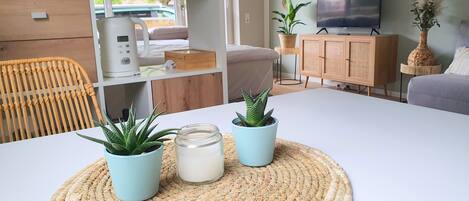 1 habitación, tabla de planchar con plancha, wifi gratis y ropa de cama