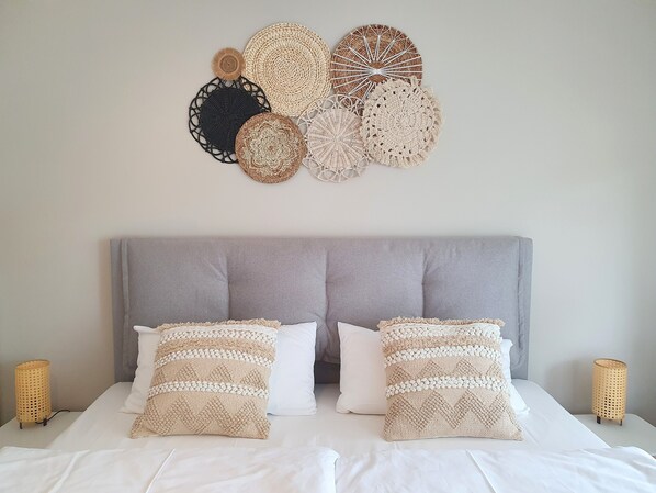 1 habitación, tabla de planchar con plancha, wifi gratis y ropa de cama