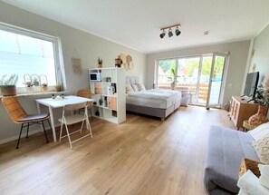 1 habitación, tabla de planchar con plancha, wifi gratis y ropa de cama