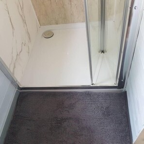 Cabin, 1 Queen Bed | Bathroom