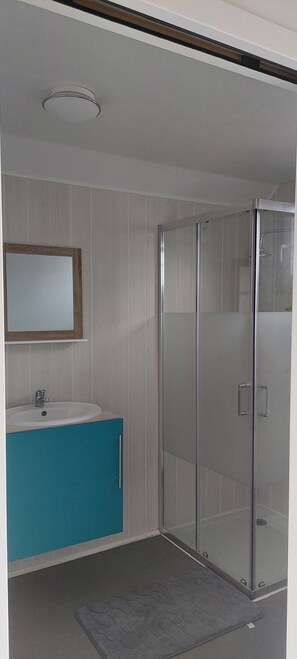 Dusche, Handtücher, Seife, Toilettenpapier