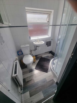 Standard Apartment | Bathroom