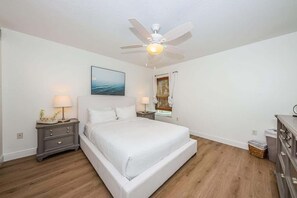 2 bedrooms, iron/ironing board, free WiFi, bed sheets - White Dunes condo in Indian Rocks Beach (Indian Rocks Beach)