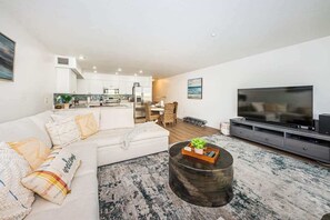 Smart TV, offices - White Dunes condo in Indian Rocks Beach (Indian Rocks Beach)