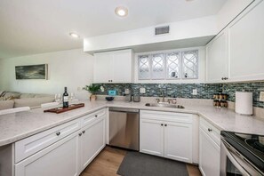 Fridge, microwave, oven, stovetop - White Dunes condo in Indian Rocks Beach (Indian Rocks Beach)